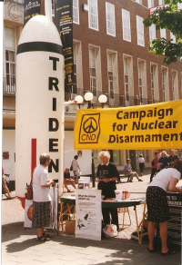 picture of campaingners for nuclear disarmament